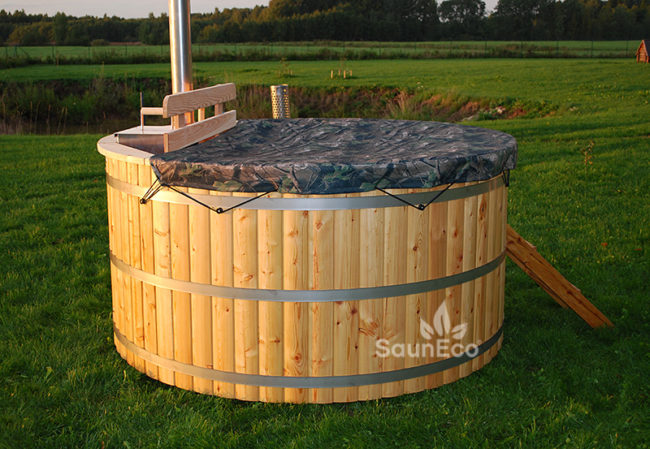 UK big wooden hot tub wooden bath barrel spa in UK Sauneco