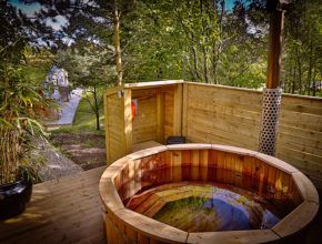 Hot tub and barrel sauna review for Sauneco